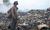 World & Travel: Living at dump, Phnom Penh, Cambodia