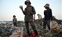 World & Travel: Living at dump, Phnom Penh, Cambodia