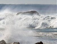 World & Travel: Coast Guard on the giant waves