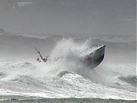 World & Travel: Coast Guard on the giant waves