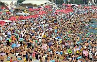 World & Travel: Overcrowded beach, China