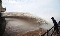 World & Travel: Three Gorges Dam control test, Yangtze River, Sandouping, China