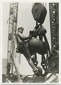 World & Travel: History: Construction of Empire State Building