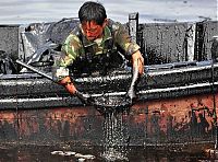 World & Travel: Dalian harbour oil pipelines exploded, China