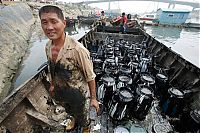 Trek.Today search results: Dalian harbour oil pipelines exploded, China