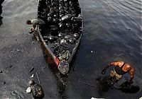 Trek.Today search results: Dalian harbour oil pipelines exploded, China