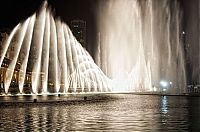 World & Travel: Record fountain system set, Burj Khalifa Lake, Dubai, United Arab Emirates