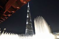 World & Travel: Record fountain system set, Burj Khalifa Lake, Dubai, United Arab Emirates