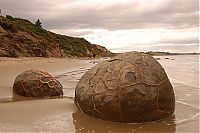 World & Travel: Moeraki Boulders, Koekohe Beach, Otago coast, New Zealand
