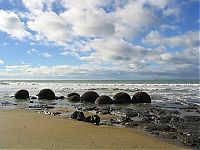 World & Travel: Moeraki Boulders, Koekohe Beach, Otago coast, New Zealand