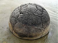 World & Travel: Moeraki Boulders, Koekohe Beach, Otago coast, New Zealand