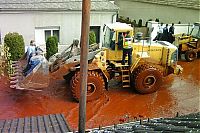 Trek.Today search results: Red sludge alumina factory reservoir pollutes villages, Hungary