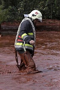 World & Travel: Red sludge alumina factory reservoir pollutes villages, Hungary