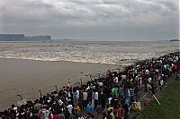 World & Travel: World's largest tidal bore, Qiantang River, China