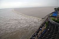 World & Travel: World's largest tidal bore, Qiantang River, China