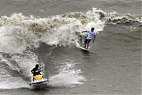 World & Travel: World's largest tidal bore, Qiantang River, China