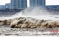 Trek.Today search results: World's largest tidal bore, Qiantang River, China