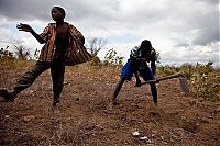 World & Travel: Rat catchers, Madamba, Mozambique