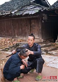 World & Travel: Sickle haircut, Liang Qi, Dong village, China