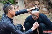 World & Travel: Sickle haircut, Liang Qi, Dong village, China