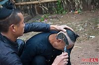 World & Travel: Sickle haircut, Liang Qi, Dong village, China