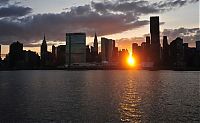 World & Travel: Manhattanhenge, Manhattan Solstice, New York City, United States