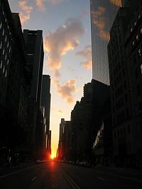 World & Travel: Manhattanhenge, Manhattan Solstice, New York City, United States