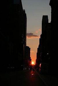 World & Travel: Manhattanhenge, Manhattan Solstice, New York City, United States