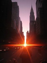 World & Travel: Manhattanhenge, Manhattan Solstice, New York City, United States