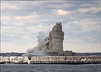 World & Travel: Frozen lighthouse, Lake Erie, North America