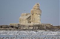 World & Travel: Frozen lighthouse, Lake Erie, North America