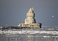World & Travel: Frozen lighthouse, Lake Erie, North America