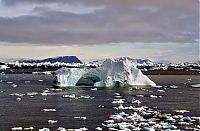 World & Travel: iceberg