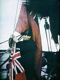 World & Travel: History: Antarctica in color by Frank Hurley, 1915