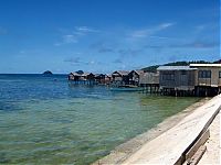 World & Travel: Village in the ocean, Philippines
