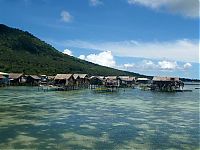 World & Travel: Village in the ocean, Philippines