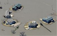 World & Travel: 2011 Red River Flood, North Dakota, Minnesota, United States