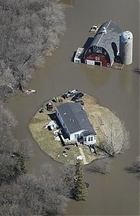 World & Travel: 2011 Red River Flood, North Dakota, Minnesota, United States