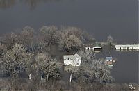 World & Travel: 2011 Red River Flood, North Dakota, Minnesota, United States