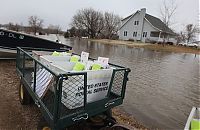 World & Travel: 2011 Red River Flood, North Dakota, Minnesota, United States