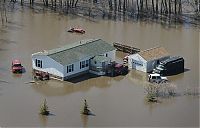 World & Travel: 2011 Red River Flood, North Dakota, Minnesota, United States