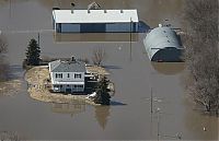 World & Travel: 2011 Red River Flood, North Dakota, Minnesota, United States