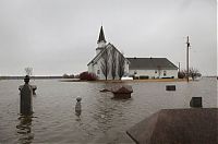 World & Travel: 2011 Red River Flood, North Dakota, Minnesota, United States