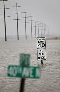 World & Travel: 2011 Red River Flood, North Dakota, Minnesota, United States