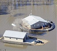 World & Travel: 2011 Red River Flood, North Dakota, Minnesota, United States