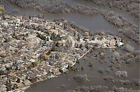 World & Travel: 2011 Red River Flood, North Dakota, Minnesota, United States