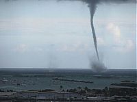 World & Travel: hawaiian tornadoes