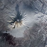 World & Travel: volcanoes around the world