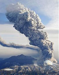 World & Travel: volcanoes around the world