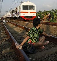 World & Travel: Railroad tracks therapy, Rawa Buaya, Jakarta, Indonesia